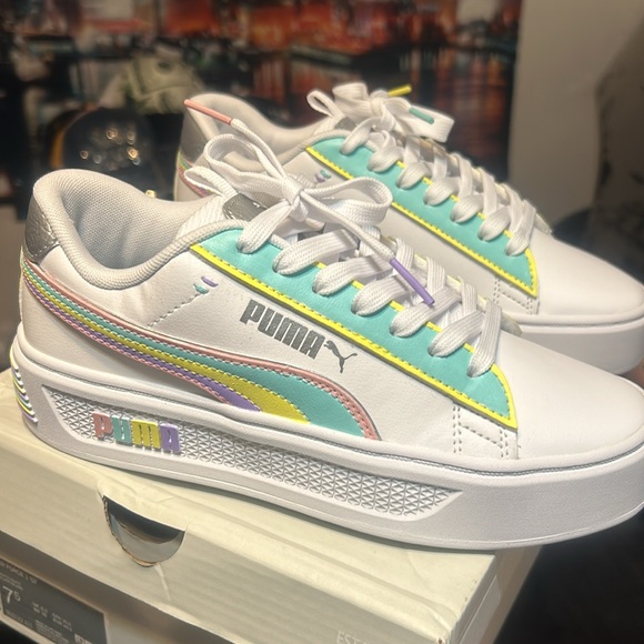 Custom women Puma size 6 never worn - Picture 2 of 4